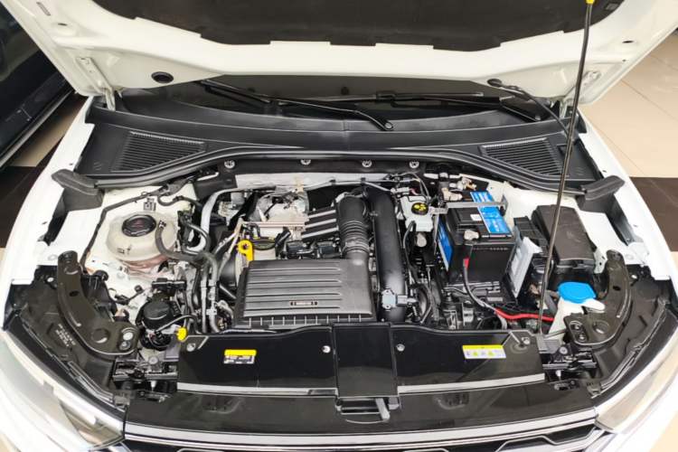 Used Volkswagen T-ROC 2022 280TSI DSG Two-Wheel Drive Elite PLUS Engine Bay