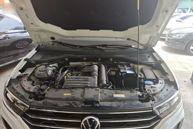 Used Volkswagen T-ROC 2022 280TSI DSG Two-Wheel Drive Elite PLUS Engine Bay