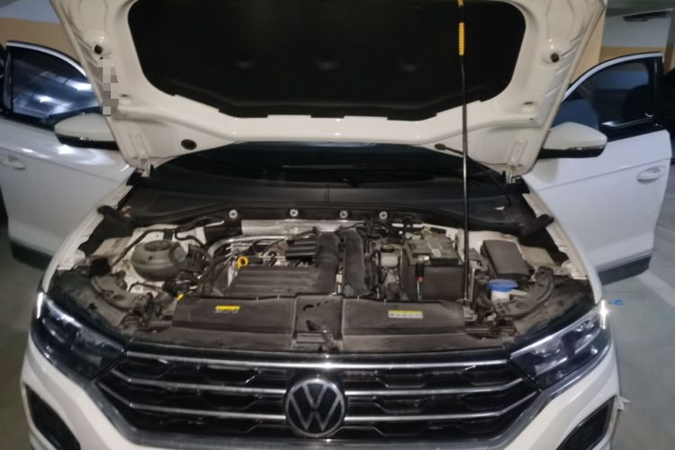 Used Volkswagen T-ROC 2022 280TSI DSG Two-Wheel Drive Comfort PLUS Engine Bay