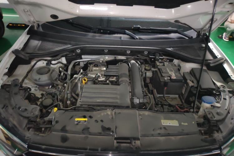 Used Volkswagen T-ROC 2022 280TSI DSG Two-Wheel Drive Comfort PLUS Engine Bay