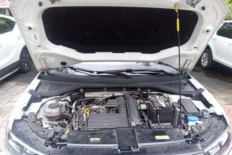 Used Volkswagen T-ROC 2022 280TSI DSG Two-Wheel Drive Comfort PLUS Engine Bay