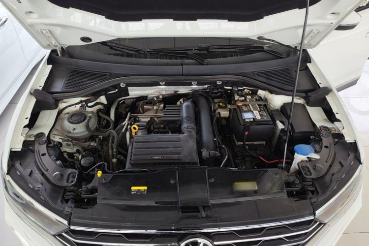 Used Volkswagen T-ROC 2022 280TSI DSG Two-Wheel Drive Comfort PLUS Engine Bay