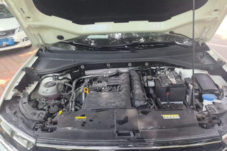 Used Volkswagen T-ROC 2022 280TSI DSG Two-Wheel Drive Comfort PLUS Engine Bay