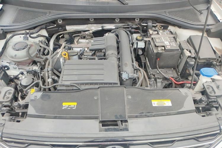 Used Volkswagen T-ROC 2022 280TSI DSG Two-Wheel Drive Comfort PLUS Engine Bay