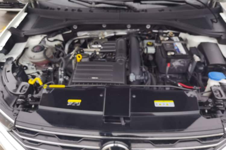 Used Volkswagen T-ROC 2022 280TSI DSG Two-Wheel Drive Elite PLUS Engine Bay