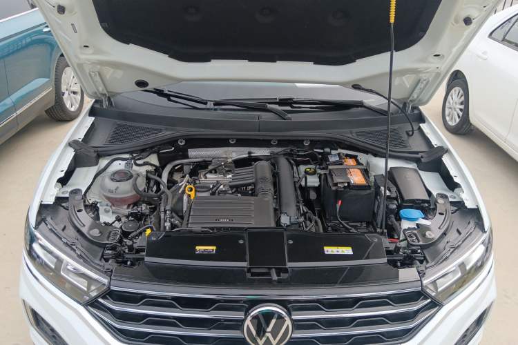 Used Volkswagen T-ROC 2022 280TSI DSG Two-Wheel Drive Elite PLUS Engine Bay