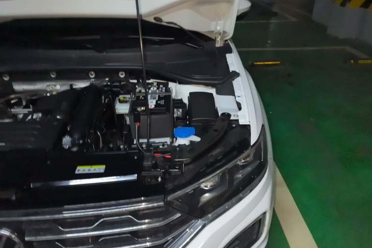 Used Volkswagen T-ROC 2022 280TSI DSG Two-Wheel Drive Comfort PLUS Engine Bay Left