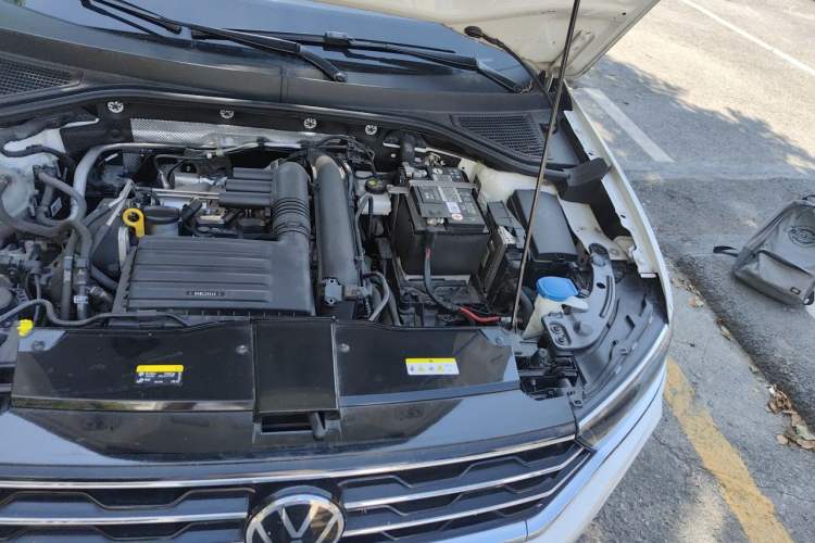 Used Volkswagen T-ROC 2022 280TSI DSG Two-Wheel Drive Comfort PLUS Engine Bay Left