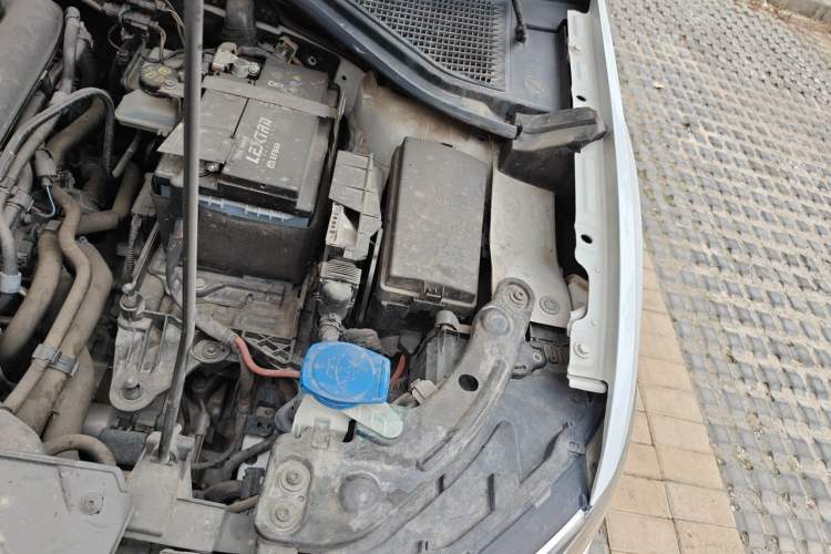 Used Volkswagen T-ROC 2022 280TSI DSG Two-Wheel Drive Comfort PLUS Engine Bay Left