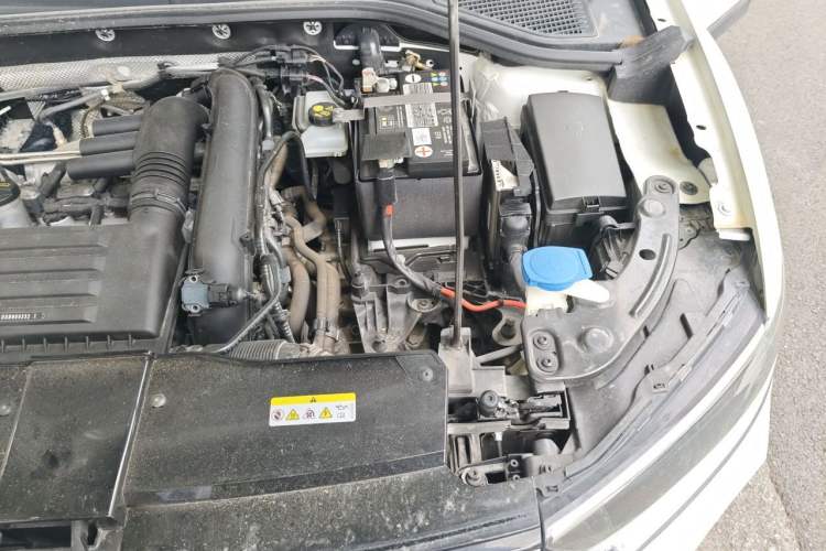 Used Volkswagen T-ROC 2022 280TSI DSG Two-Wheel Drive Elite PLUS Engine Bay Left