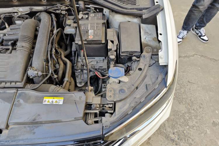 Used Volkswagen T-ROC 2022 280TSI DSG Two-Wheel Drive Elite PLUS Engine Bay Left