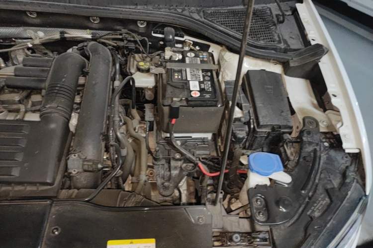 Used Volkswagen T-ROC 2022 280TSI DSG Two-Wheel Drive Comfort PLUS Engine Bay Left