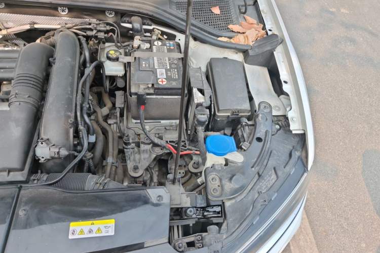 Used Volkswagen T-ROC 2022 280TSI DSG Two-Wheel Drive Comfort PLUS Engine Bay Left