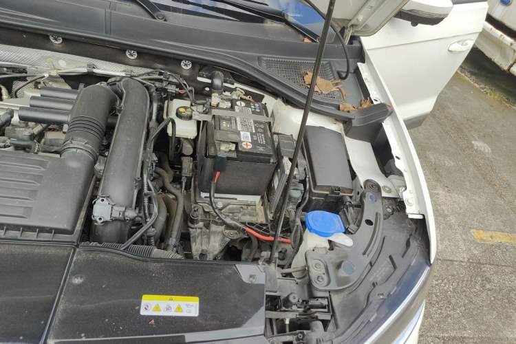 Used Volkswagen T-ROC 2022 280TSI DSG Two-Wheel Drive Elite PLUS Engine Bay Left