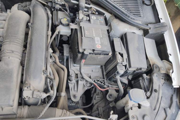 Used Volkswagen T-ROC 2022 280TSI DSG Two-Wheel Drive Comfort PLUS Engine Bay Left