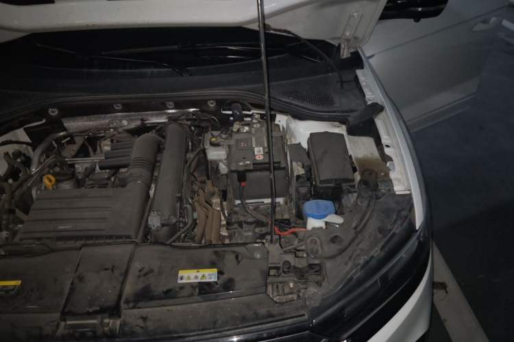 Used Volkswagen T-ROC 2022 280TSI DSG Two-Wheel Drive R-Line Pro PLUS Engine Bay Left