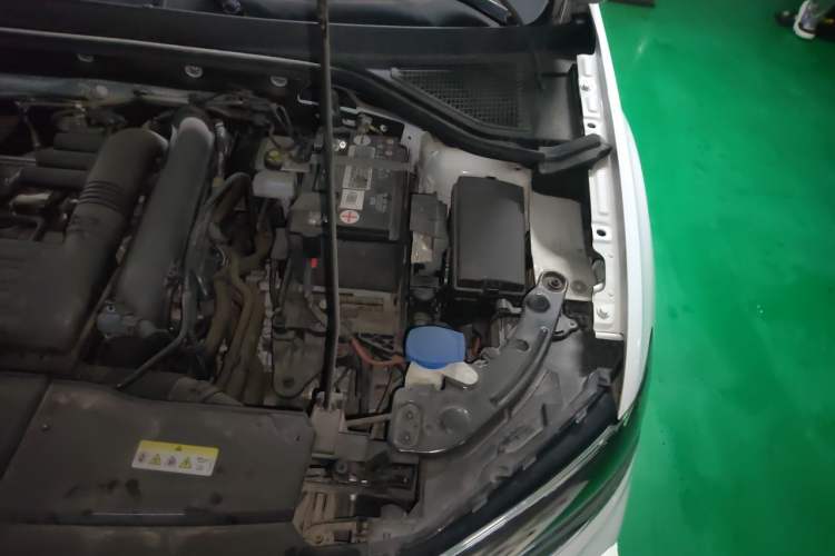 Used Volkswagen T-ROC 2022 280TSI DSG Two-Wheel Drive Comfort PLUS Engine Bay Left