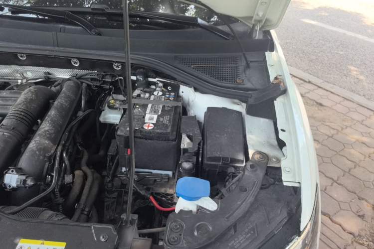 Used Volkswagen T-ROC 2022 280TSI DSG Two-Wheel Drive Comfort PLUS Engine Bay Left