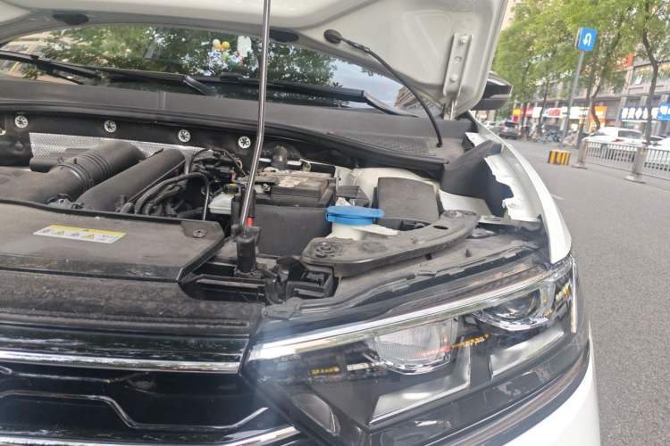 Used Volkswagen T-ROC 2022 280TSI DSG Two-Wheel Drive R-Line Pro PLUS Engine Bay Left