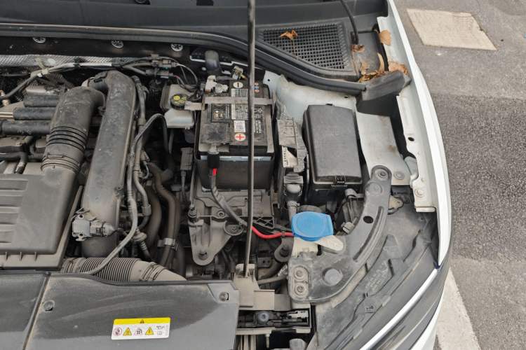 Used Volkswagen T-ROC 2022 280TSI DSG Two-Wheel Drive R-Line Pro PLUS Engine Bay Left