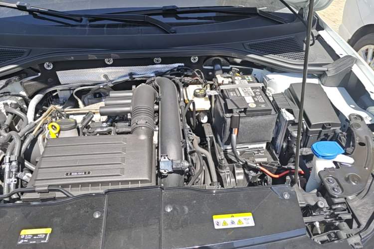 Used Volkswagen T-ROC 2022 280TSI DSG Two-Wheel Drive Comfort PLUS Engine Bay Left