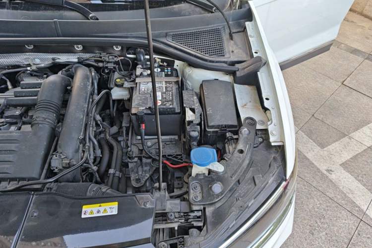 Used Volkswagen T-ROC 2022 280TSI DSG Two-Wheel Drive Elite PLUS Engine Bay Left