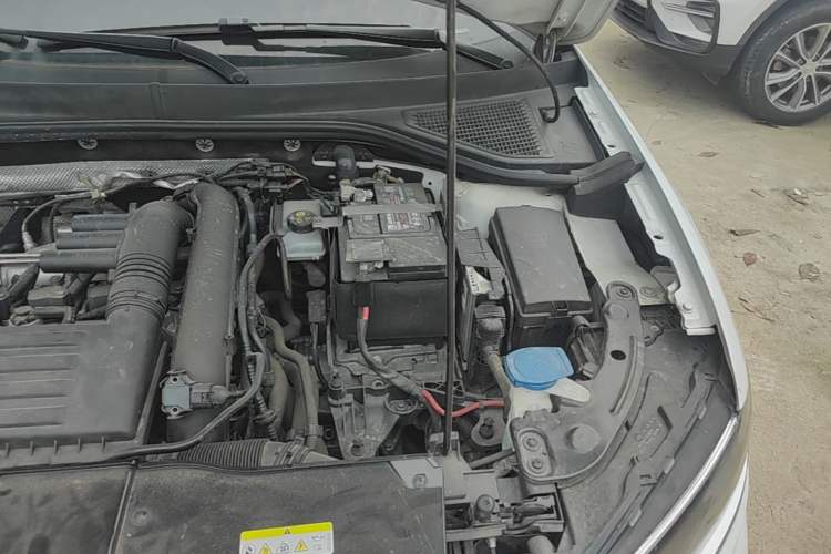 Used Volkswagen T-ROC 2022 280TSI DSG Two-Wheel Drive Comfort PLUS Engine Bay Left