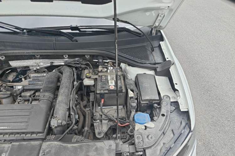 Used Volkswagen T-ROC 2022 280TSI DSG Two-Wheel Drive Comfort PLUS Engine Bay Left