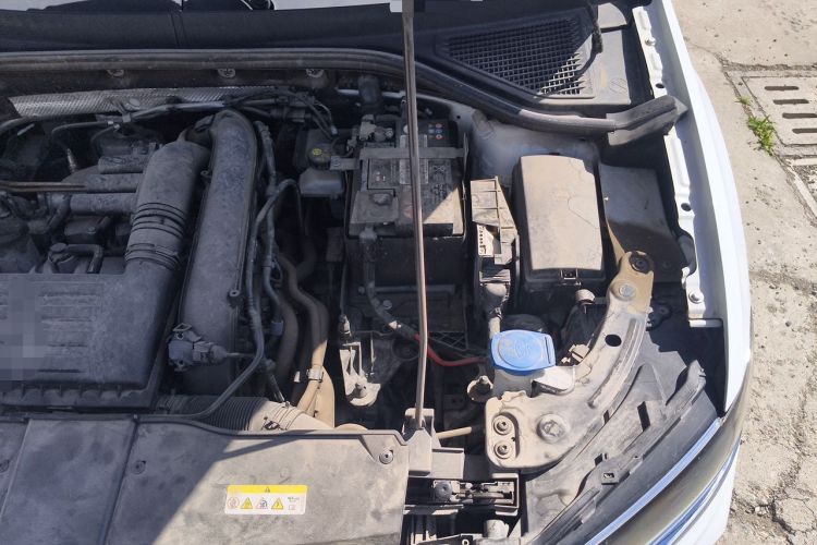 Used Volkswagen T-ROC 2022 280TSI DSG Two-Wheel Drive Elite PLUS Engine Bay Left