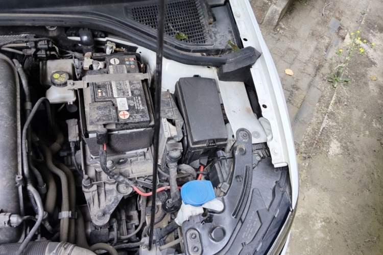 Used Volkswagen T-ROC 2022 280TSI DSG Two-Wheel Drive R-Line Pro PLUS Engine Bay Left