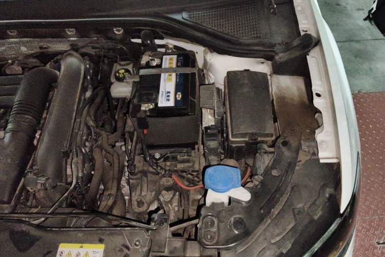 Used Volkswagen T-ROC 2022 280TSI DSG Two-Wheel Drive Elite PLUS Engine Bay Left
