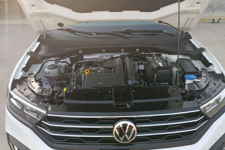 Used Volkswagen T-ROC 2022 280TSI DSG Two-Wheel Drive R-Line Pro PLUS Engine Bay