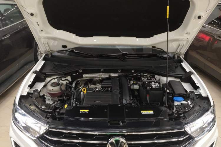 Used Volkswagen T-ROC 2022 280TSI DSG Two-Wheel Drive Comfort PLUS Engine Bay