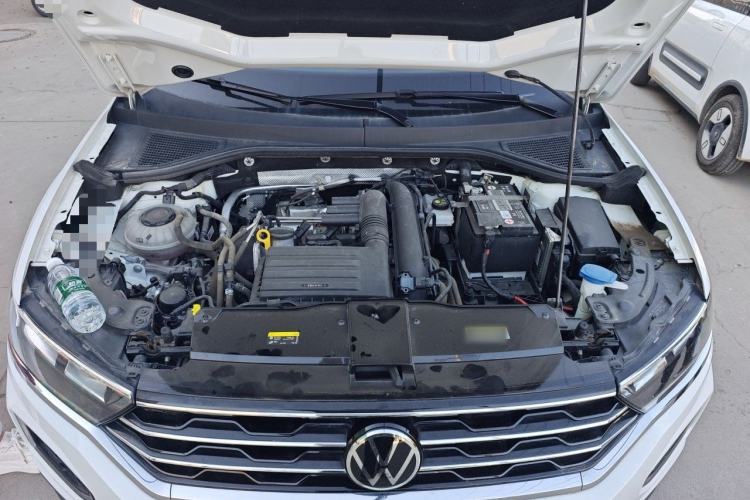 Used Volkswagen T-ROC 2022 280TSI DSG Two-Wheel Drive Comfort PLUS Engine Bay