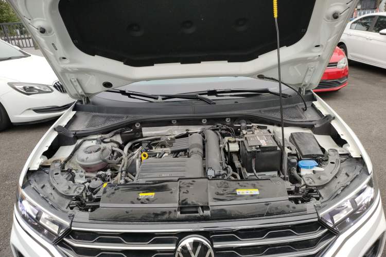 Used Volkswagen T-ROC 2022 280TSI DSG Two-Wheel Drive Comfort PLUS Engine Bay