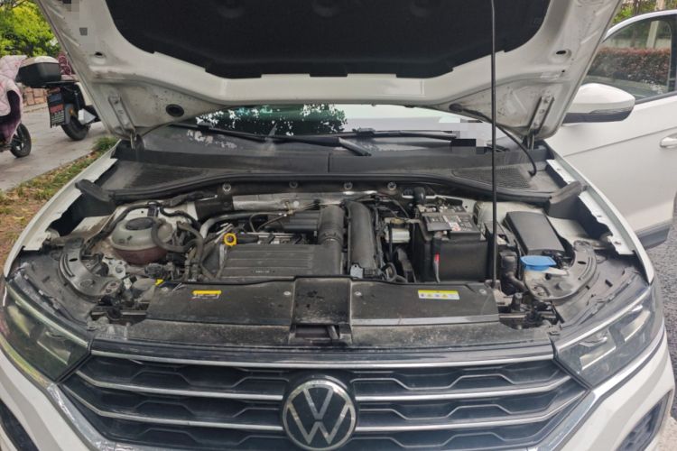 Used Volkswagen T-ROC 2022 280TSI DSG Two-Wheel Drive Comfort PLUS Engine Bay