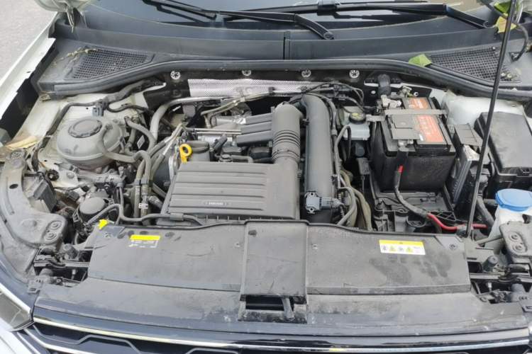 Used Volkswagen T-ROC 2022 280TSI DSG Two-Wheel Drive Comfort PLUS Engine Bay