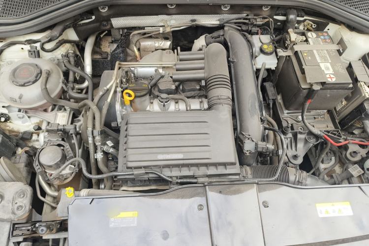 Used Volkswagen T-ROC 2022 280TSI DSG Two-Wheel Drive Comfort PLUS Engine Bay