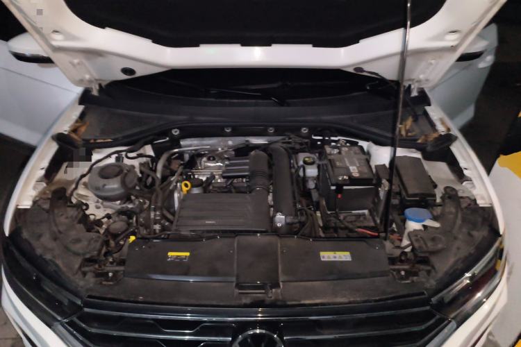 Used Volkswagen T-ROC 2022 280TSI DSG Two-Wheel Drive Comfort PLUS Engine Bay