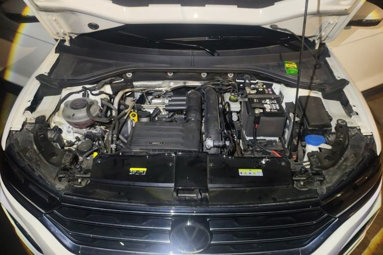 Used Volkswagen T-ROC 2022 280TSI DSG Two-Wheel Drive Comfort PLUS Engine Bay