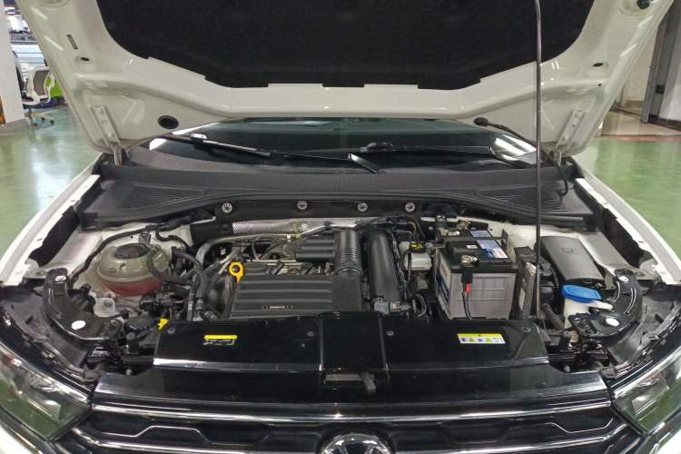 Used Volkswagen T-ROC 2022 280TSI DSG Two-Wheel Drive Elite PLUS Engine Bay