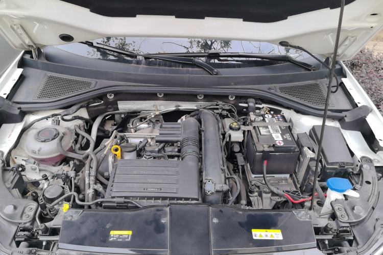 Used Volkswagen T-ROC 2022 280TSI DSG Two-Wheel Drive Comfort PLUS Engine Bay