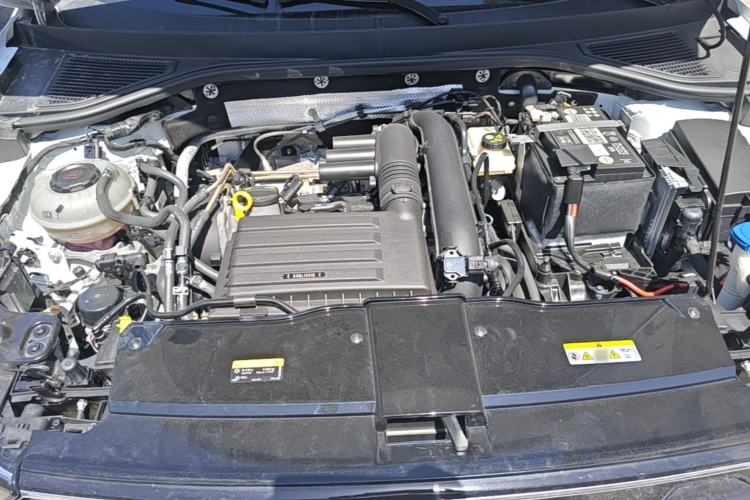 Used Volkswagen T-ROC 2022 280TSI DSG Two-Wheel Drive Comfort PLUS Engine Bay