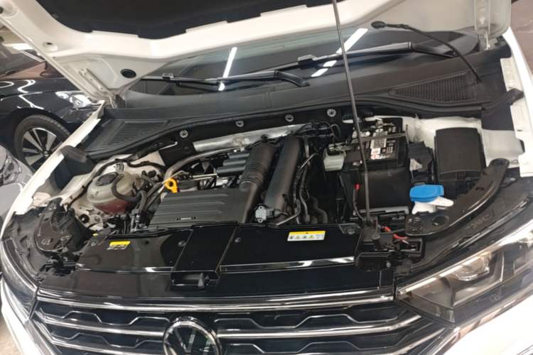Used Volkswagen T-ROC 2022 280TSI DSG Two-Wheel Drive Comfort PLUS Engine Bay