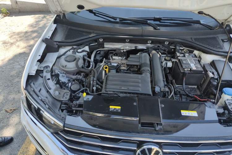 Used Volkswagen T-ROC 2022 280TSI DSG Two-Wheel Drive Comfort PLUS Engine Bay Right