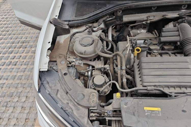 Used Volkswagen T-ROC 2022 280TSI DSG Two-Wheel Drive Comfort PLUS Engine Bay Right