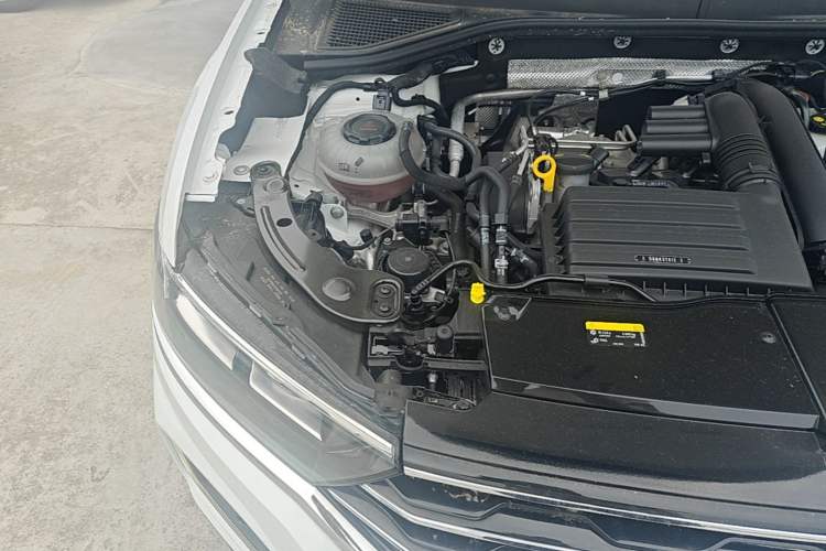 Used Volkswagen T-ROC 2022 280TSI DSG Two-Wheel Drive Comfort PLUS Engine Bay Right