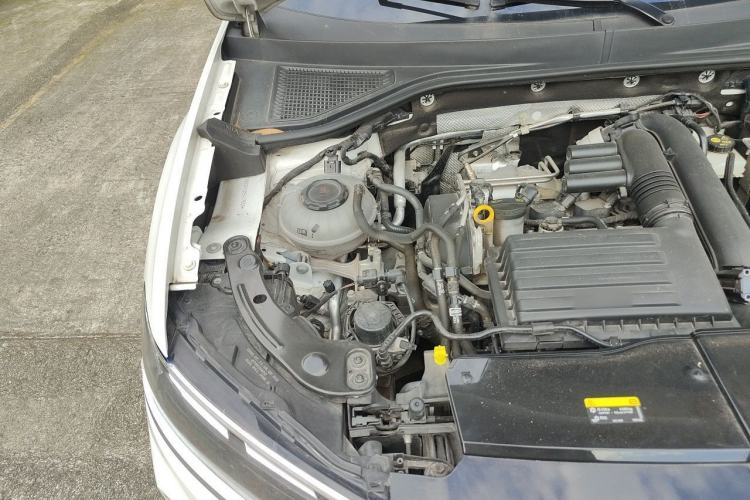 Used Volkswagen T-ROC 2022 280TSI DSG Two-Wheel Drive Elite PLUS Engine Bay Right