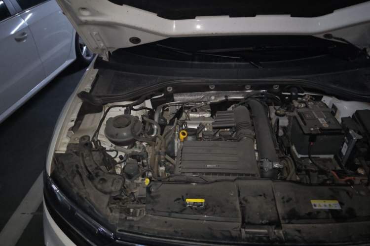 Used Volkswagen T-ROC 2022 280TSI DSG Two-Wheel Drive R-Line Pro PLUS Engine Bay Right
