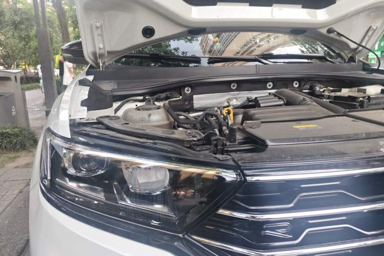 Used Volkswagen T-ROC 2022 280TSI DSG Two-Wheel Drive R-Line Pro PLUS Engine Bay Right